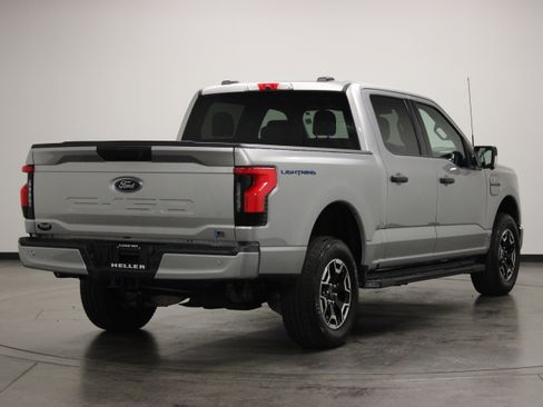Used 2022 Ford F150 Lightning XLT AWD/4WD image 8