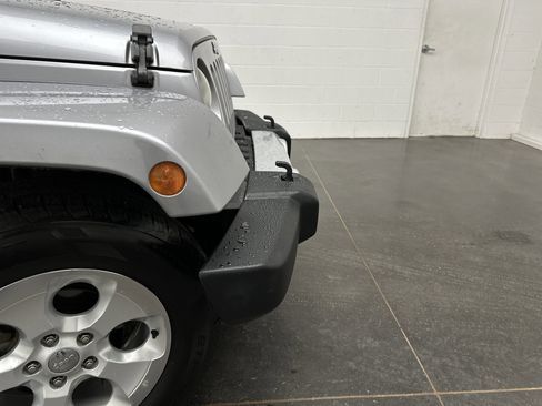 Used 2014 Jeep Wrangler Unlimited Sahara w/ Connectivity Group AWD/4WD image 2
