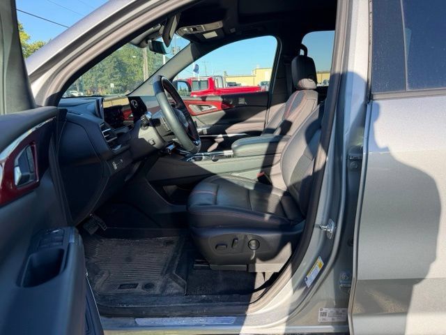 Used 2024 Chevrolet Traverse RS w/ LPO, Floor Liner Package AWD/4WD image 18
