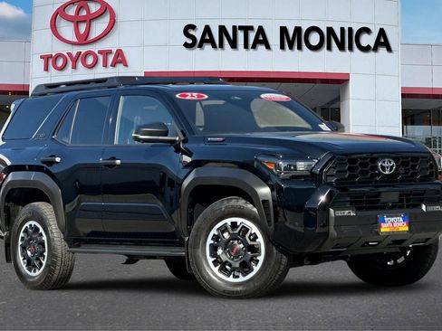 Used 2025 Toyota 4Runner TRD Off-Road Premium AWD/4WD image 2