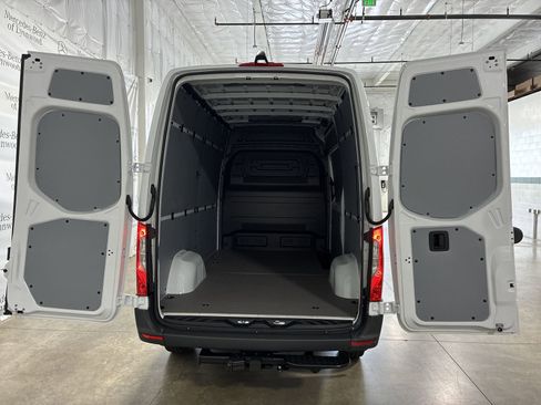 New 2025 Mercedes-Benz Sprinter 2500 image 17