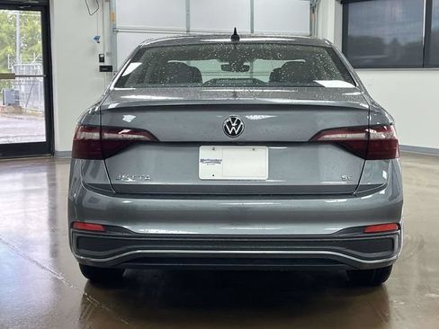 Used 2024 Volkswagen Jetta SE FWD image 6