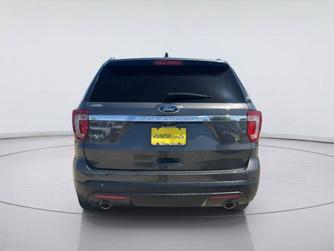 Used 2017 Ford Explorer XLT w/ Equipment Group 202A FWD image 5
