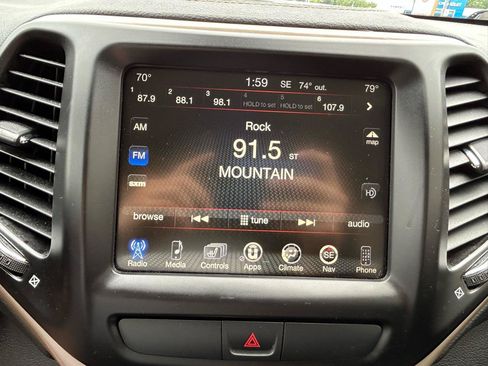 Used 2017 Jeep Cherokee Limited AWD/4WD image 22