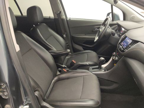 Used 2021 Chevrolet Trax LT w/ LT Convenience Package FWD image 21