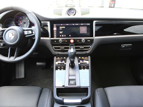 New 2026 Porsche Macan image 22