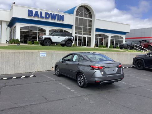 Used 2025 Nissan Versa SV w/ Trunk Package FWD image 5