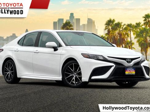 Used 2024 Toyota Camry SE w/ Cold Weather Package image 1