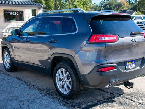 Used 2018 Jeep Cherokee Latitude Plus image 4