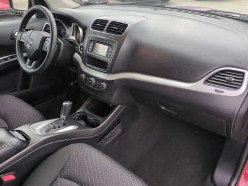Used 2019 Dodge Journey SE image 28
