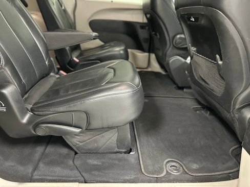 Used 2022 Chrysler Pacifica Touring-L image 24