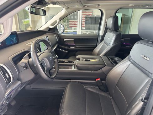 Used 2025 Ford Expedition Max Platinum AWD/4WD image 19
