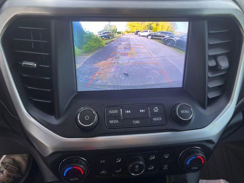 Used 2018 GMC Acadia SLT w/ LPO, Floor Liner Package FWD image 17