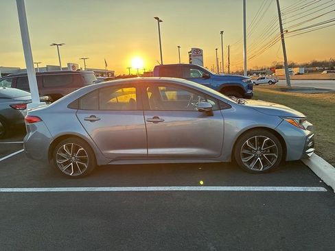 Used 2020 Toyota Corolla SE w/ SE Premium Package image 3