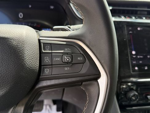 Used 2024 Jeep Grand Cherokee Laredo RWD image 18