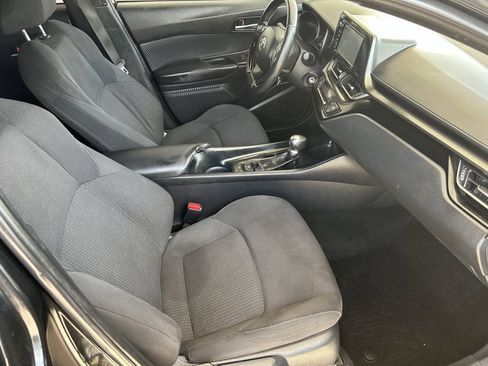 Used 2018 Toyota C-HR XLE FWD image 21