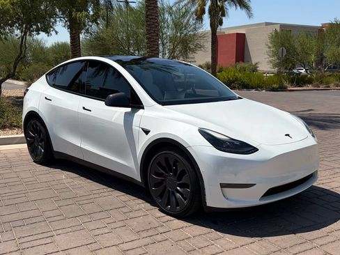 Used 2022 Tesla Model Y Performance AWD/4WD image 1
