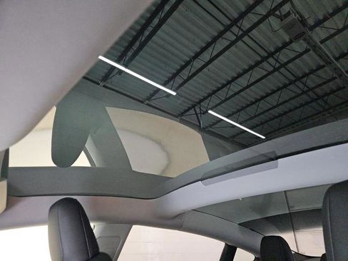 Used 2025 Tesla Model 3 Long Range image 8