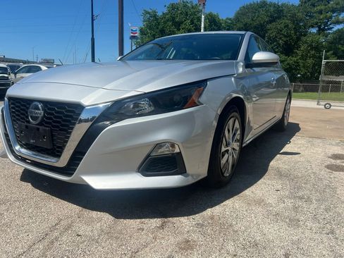 Used 2022 Nissan Altima 2.5 S FWD image 2
