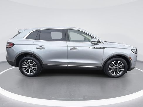 Used 2023 Lincoln Nautilus Reserve AWD/4WD image 3