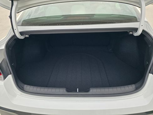 New 2026 Hyundai Elantra Limited image 25