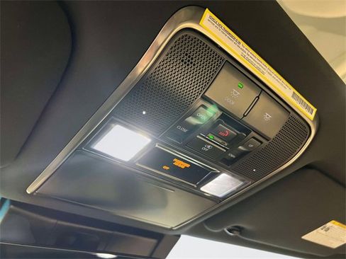 Used 2023 Lexus LX 600 4WD w/ Luxury Package image 33