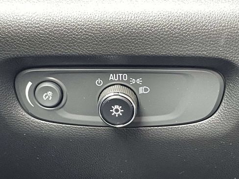 Used 2023 Chevrolet Traverse Premier AWD/4WD image 31
