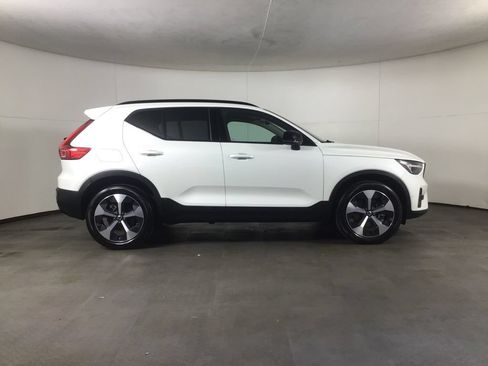 Used 2026 Volvo XC40 B5 Plus w/ Protection Package Premier AWD/4WD image 8