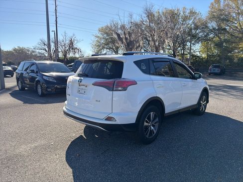 Used 2018 Toyota RAV4 XLE image 5