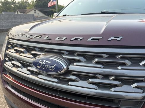 Used 2019 Ford Explorer XLT w/ Equipment Group 202A FWD image 14