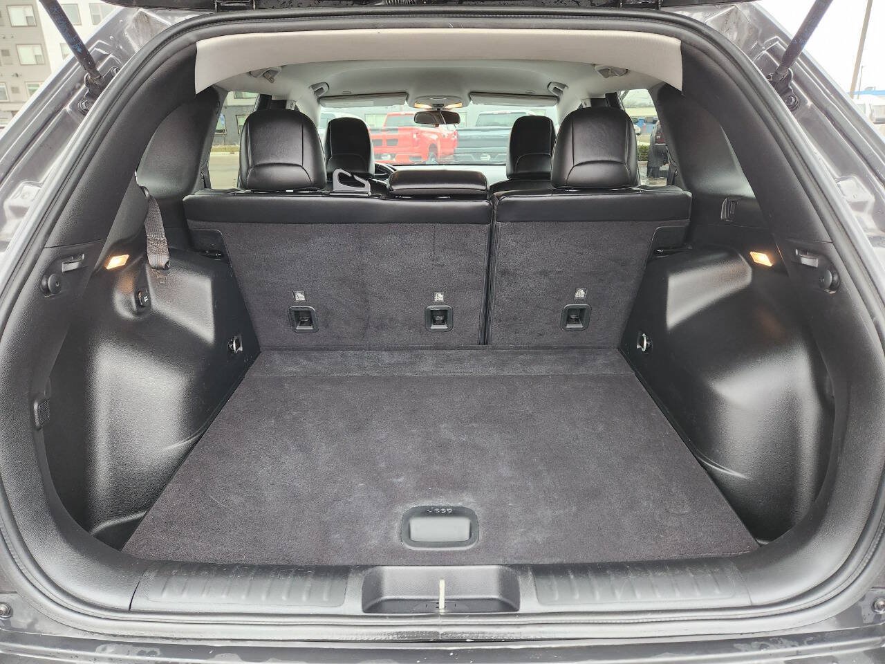 Used 2019 Jeep Cherokee Latitude Plus AWD/4WD image 26