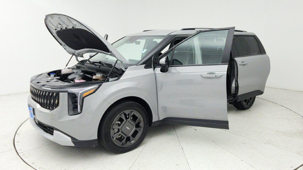 Used 2025 Kia Carnival EX FWD image 10