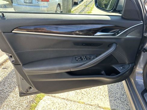 Used 2022 BMW 530i xDrive w/ M Sport Package image 12