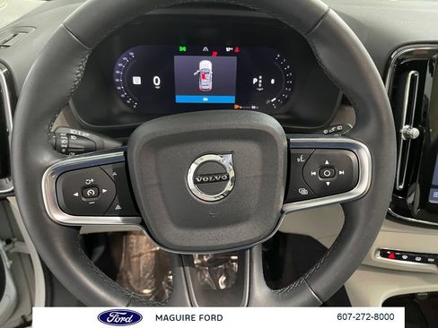 Used 2023 Volvo XC40 B5 Plus w/ Driver Assist Package AWD/4WD image 27
