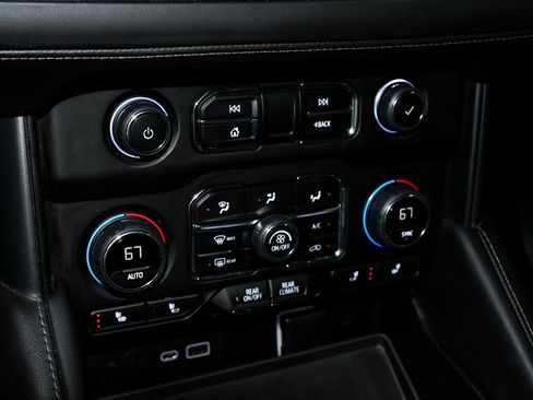 Used 2022 Chevrolet Tahoe LT w/ Luxury Package image 28