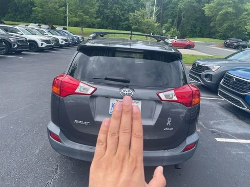 Used 2013 Toyota RAV4 XLE FWD image 13