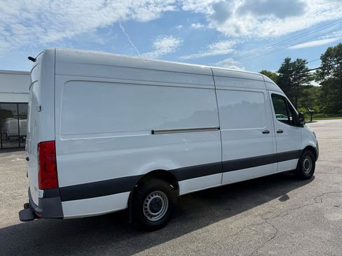 Used 2021 Mercedes-Benz Sprinter 2500 image 8