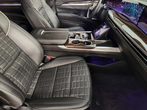 Used 2025 Cadillac Escalade Sport Platinum w/ LPO, Floor Liner Package AWD/4WD image 3
