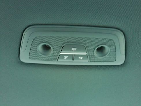 Used 2025 Genesis G70 2.5T image 32