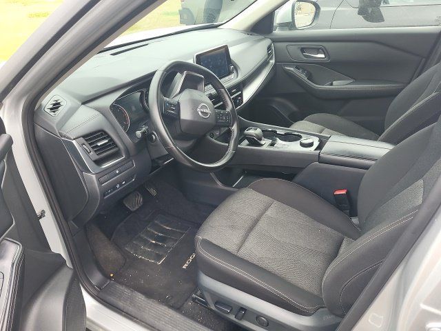 Used 2025 Nissan Rogue SV AWD/4WD image 5