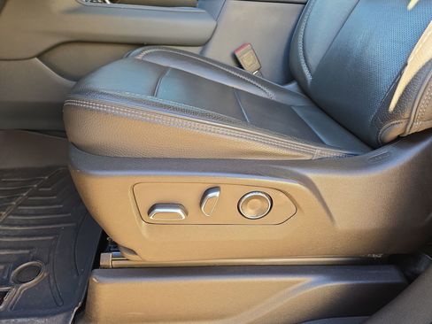 Used 2021 GMC Yukon Denali w/ Advanced Technology Package image 17