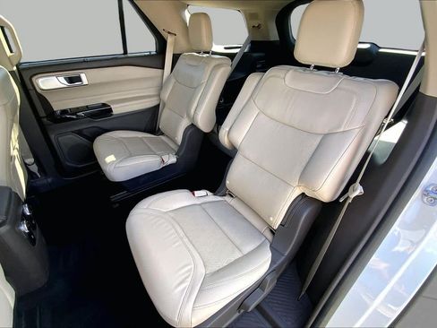 Used 2023 Ford Explorer Platinum w/ Technology Package AWD/4WD image 41