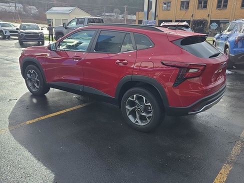 New 2026 Chevrolet Trax LT w/ Sunroof Package image 6