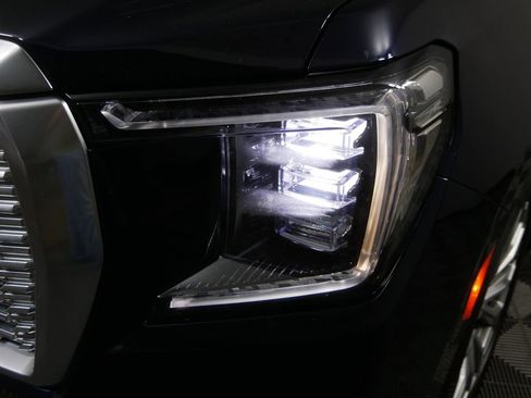 Used 2021 GMC Yukon Denali image 9