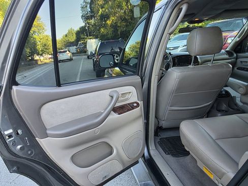 Used 2006 Toyota Sequoia SR5 image 22