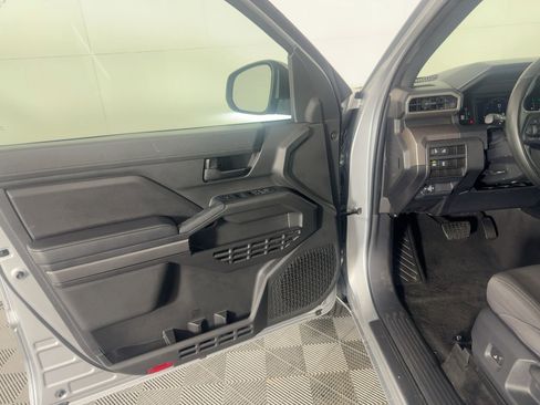 Used 2024 Toyota Tacoma SR5 image 4