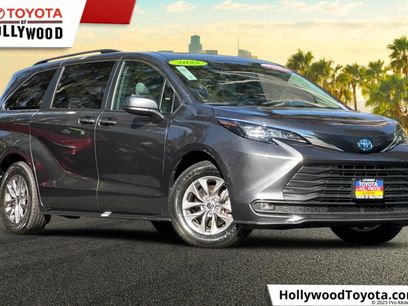 Used 2025 Toyota Sienna XLE