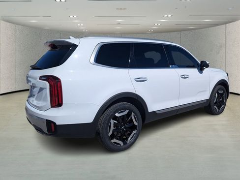 Used 2024 Kia Telluride S w/ S Sunroof Package image 3