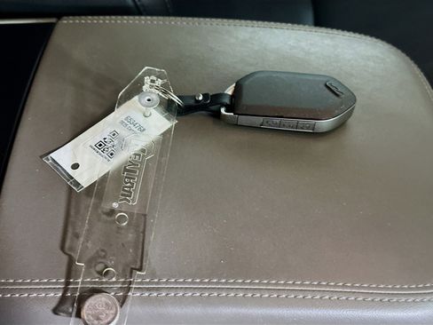 Used 2025 Kia Carnival FWD image 33