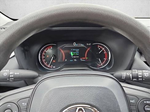 Used 2025 Toyota RAV4 XLE AWD/4WD image 11